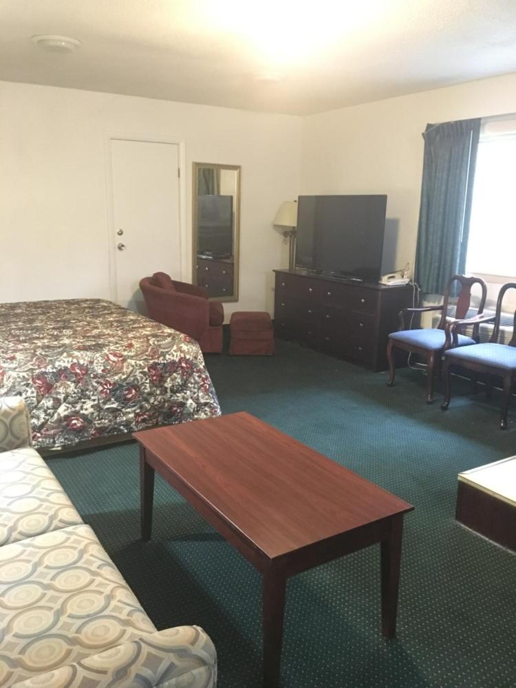 Suite with Hot Tub interior